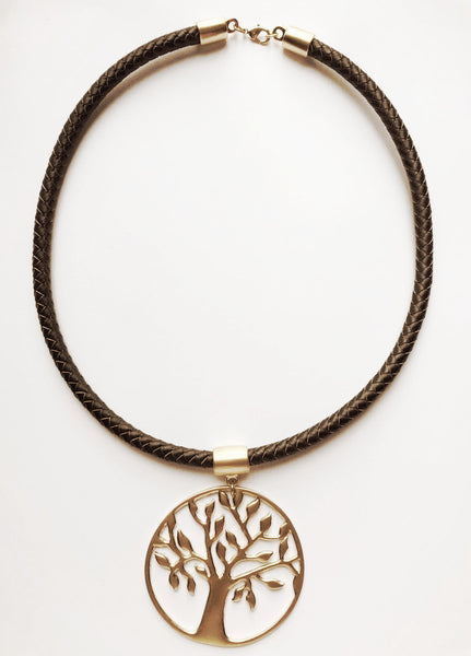 Collar con árbol